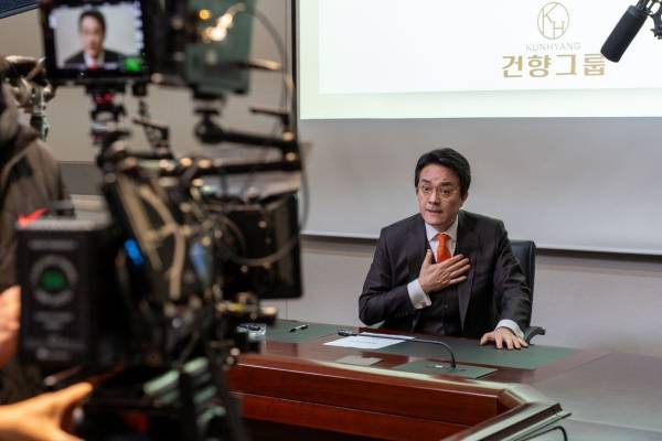 ▲최근 종영한 KBS 2TV 일일극 '친밀한 리플리' 촬영 중인 최종환 배우. 사진=본인 제공