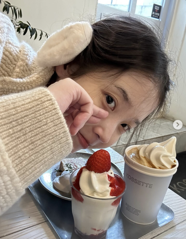 아이유가 청순한 민낯을 공개했다. / 아이유 SNS