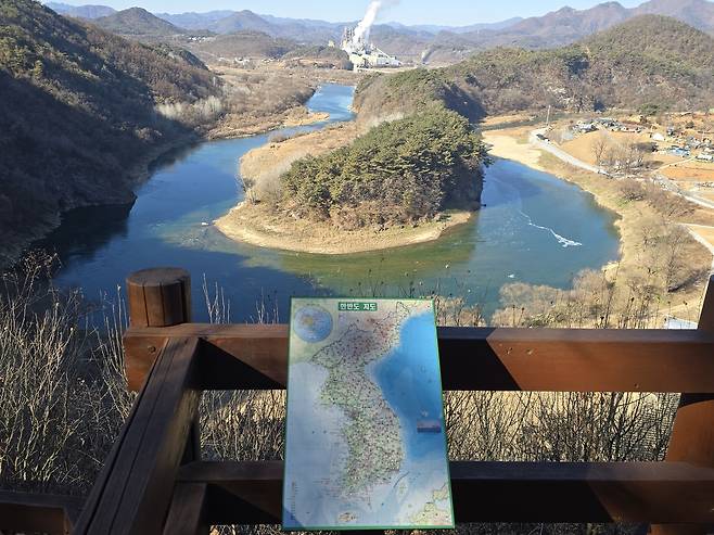 요즘 K-영화 ‘왕사남’의 인기로 전국적인 인기를 끌고 있는 강원도 영월의 한반도섬