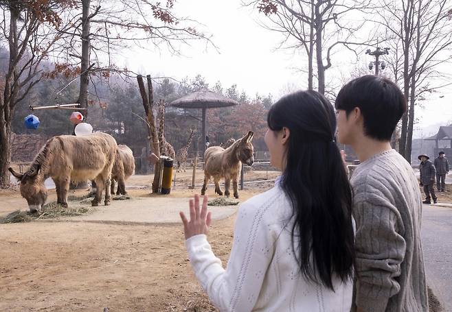 에버랜드 ‘로스트밸리 워킹 사파리’를 소개하는 모델들