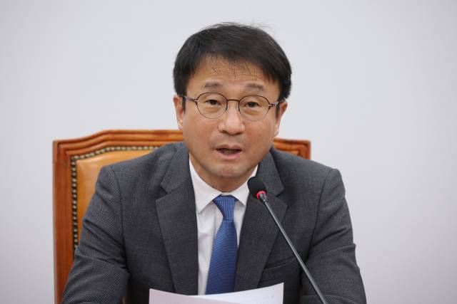 ▲더불어민주당 한병도 원내대표가 24일 국회에서 열린 원내대책회의에서 이날 오후 열릴 예정인 본회의에 상정할 법안에 대해 말하고 있다. ⓒ연합뉴스