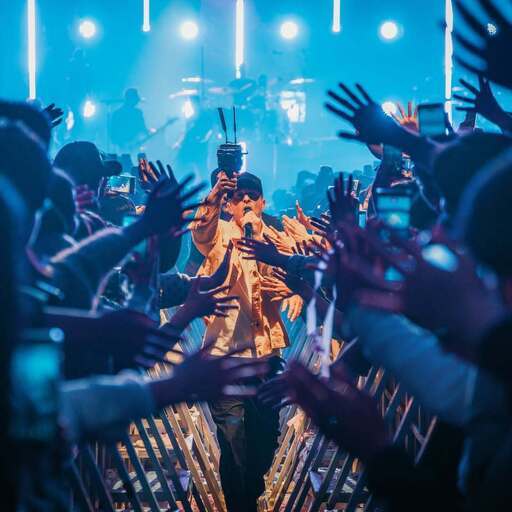 미국 스타 프로듀서 라이언 테더가 속한 밴드 원리퍼블릭이 지난 23일 서울 잠실실내체육관에서 내한 공연을 하고 있다. 원리퍼블릭 사회관계망서비스(SNS)