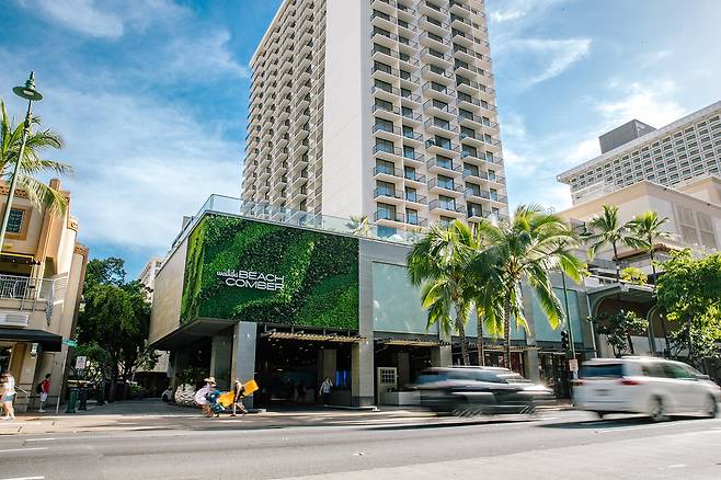 오아후 번화가 중심에 위치한 와이키키 비치콤버 바이 아웃리거 전경. 사진제공|팜투어