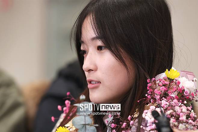 ▲ 밀라노·코르티나담페초 동계 올림픽 스노보드 하프파이프 금메달 역사를 쓴 최가온이 16일 오후 인천국제공항을 통해 귀국했다. ⓒ 곽혜미 기자