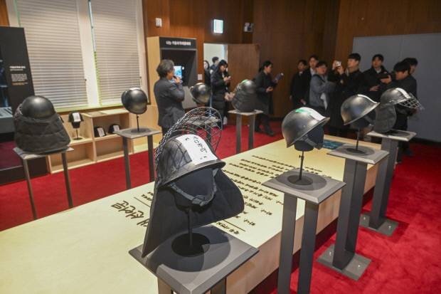 24일 오전 문화체육관광부 옛전남도청복원추진단이 오는 5월 정식 개관을 앞두고 복원 공사를 마친 옛 전남도청 내부를 언론에 공개하고 있다.
/김진수 기자 jeans@kwangju.co.kr