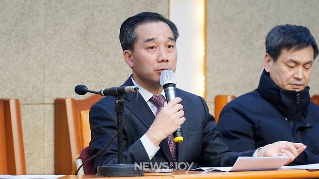 임민철 목사는 손현보 목사 설교를 '설교의 타락'이고 혐오 표출이라고 비판했다. 뉴스앤조이 안디도