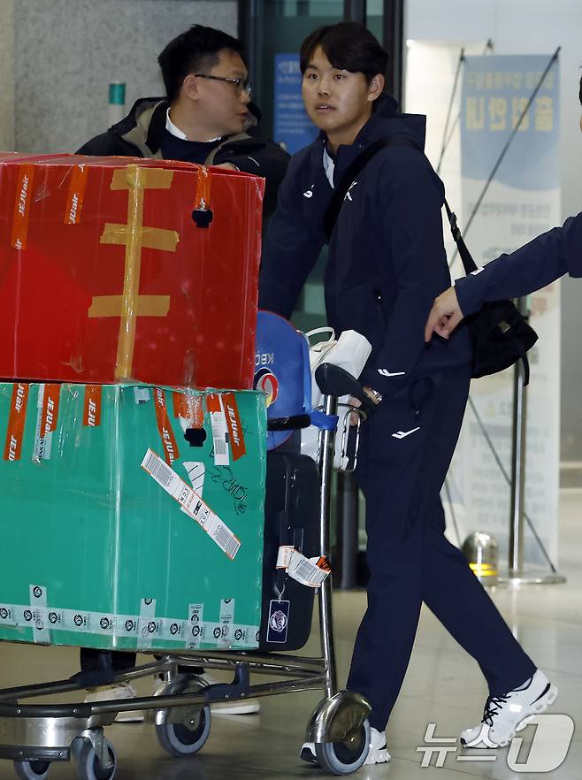 대한민국 야구대표팀 소형준이 사이판 전지훈련을 마치고 21일 오후 인천국제공항을 통해 귀국하고 있다. 2026.1.21 ⓒ 뉴스1 박정호 기자