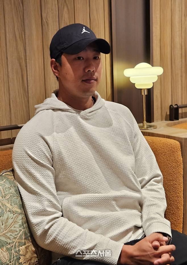 미국 애리조나에서 진행한 1차캠프를 마치고 귀국한 LG 정우영이 25일 인천국제공항에서 취재진 인터뷰에 응하고 있다. 인천공항 | 강윤식 기자 skywalker@sportsseoul.com