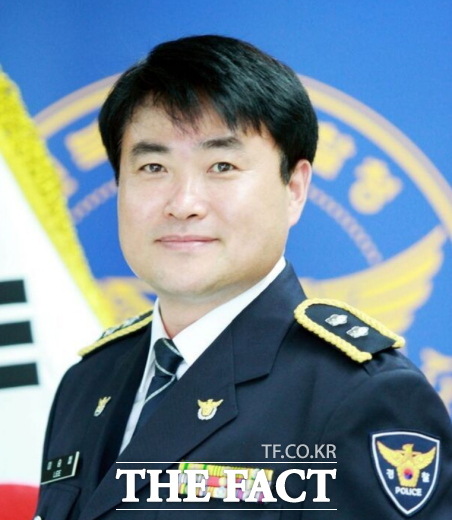 서해안고속도로 교통사고 현장을 수습하다 졸음운전 차량에 치여 순직한 고(故) 이승철 경정에게 녹조근정훈장이 최종 추서됐다./전북경찰청