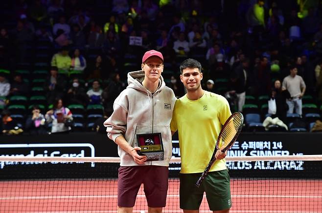 연초 현대카드 슈퍼매치에 출전하였을 때의 시너와 알카라스. 테니스코리아 자료사진