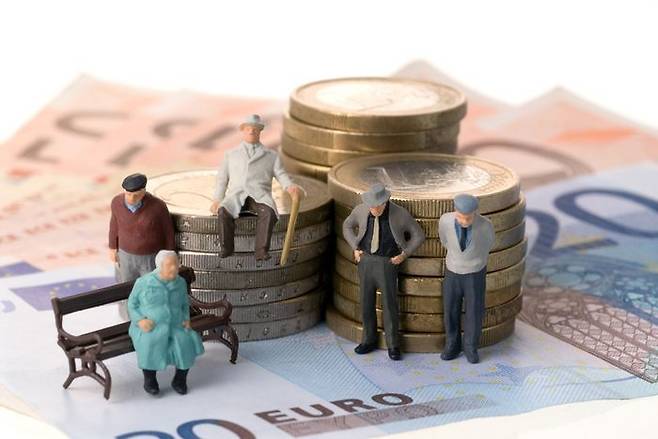 국내 주식시장의 강세에 상장지수펀드(ETF) 등 위험자산 수익률이 예적금 수익률을 웃돌면서 은행에서 증권업권으로 ‘퇴직연금 머니무브’가 이뤄지고 있다. ⓒ게티이미지뱅크