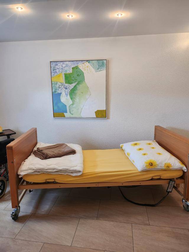 어머님의 마지막 침대였던 디그니타스 블루하우스 침대. 남유하 작가 제공