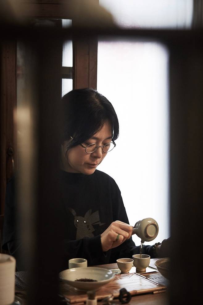 올해 국내 두 개의 전시와 미국 전시를 앞두고 있는 유수연 작가. ⓒ arte, Photo by Moon Duk-gwan