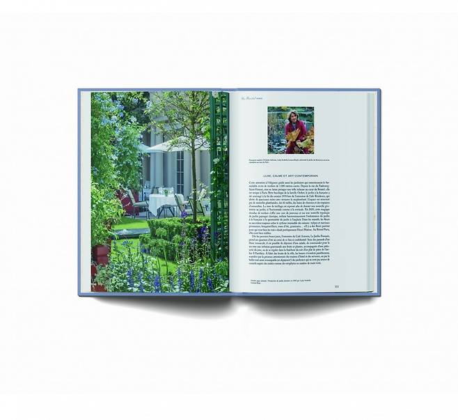 17세기 앙드레 르 노트르의 디자인에서 영감받은 베르사유풍 목재 화분들이 정갈하게 놓인 르 브리스톨의 정원.