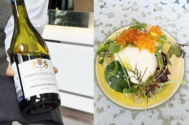 반얀트리 클럽 앤 스파 서울의 ‘페스타 바이 충후’의 코스 요리. 사진은 ‘돔 페리뇽 2015(왼쪽)’과 페어링한 ‘광어, 홀스래디쉬, 제철 허브’ 요리. 육성연 기자