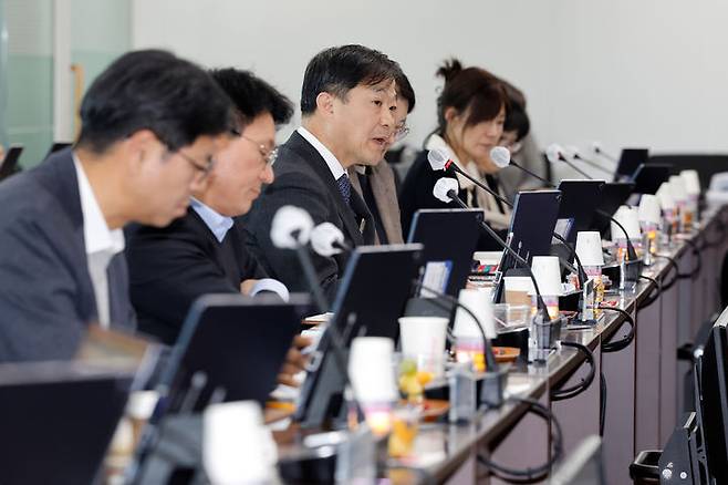 [세종=뉴시스]  シザンはイ・ヒョンフン保健福祉部2次官が25日第4次健康保険政策審議委員会を駐在して発言している姿。 （写真＝福祉省提供）2026.02.25。 photo@newsis.com *再販およびDB禁止
