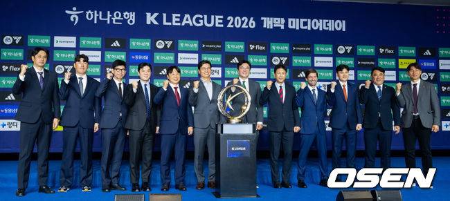 [OSEN=박준형 기자] 25일 서울 서대문구  스위스그랜드 호텔 컨벤션센터에서  하나은행 K리그 2026 개막 미디어데이가 진행됐다.프로축구 K리그 29개 구단이 새 시즌 개막을 앞두고 저마다 당찬 출사표를 던졌다.  포즈를 취하고 있다.     2026.02.25 / soul1014@osen.co.kr