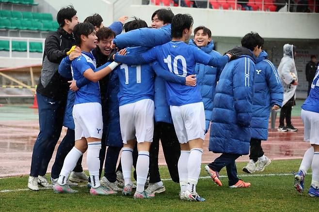 ▲ 춘계대학연맹전 한산대첩기에서 우승한 연세대. ⓒ한국대학축구연맹