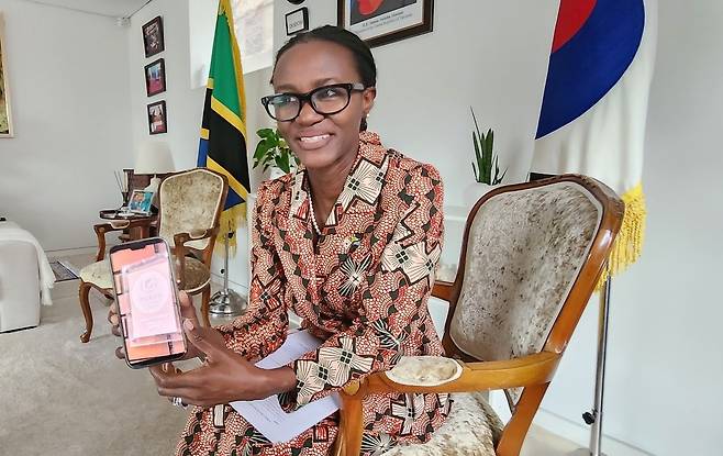 차바 여사가 지난 13일 대사관저에서 연합뉴스 취재에 응하고 있다. [촬영 박세진 기자]