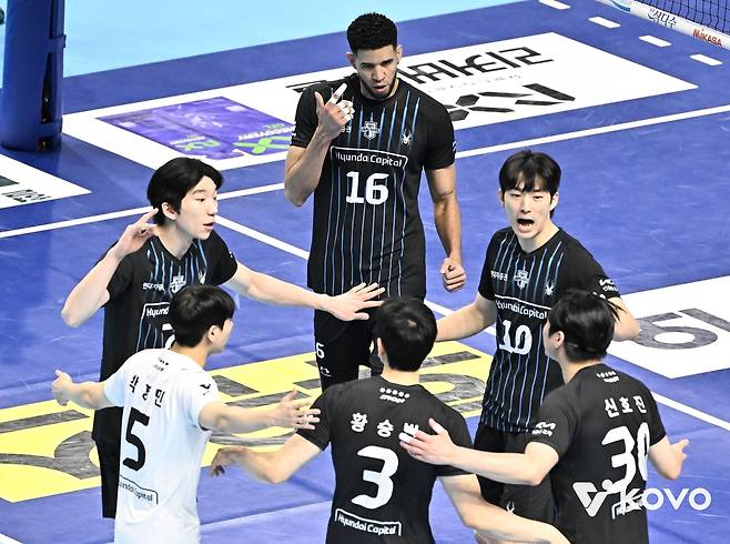 득점 후 기뻐하는 현대캐피탈 선수들 [한국배구연맹 제공. 재판매 및 DB 금지]