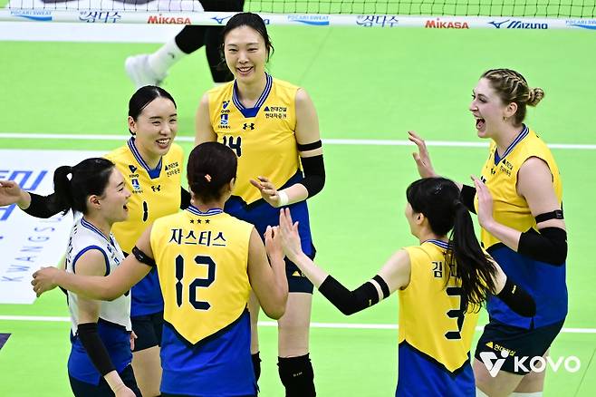 득점 후 기뻐하는 현대건설 선수들 [한국배구연맹 제공. 재판매 및 DB 금지]