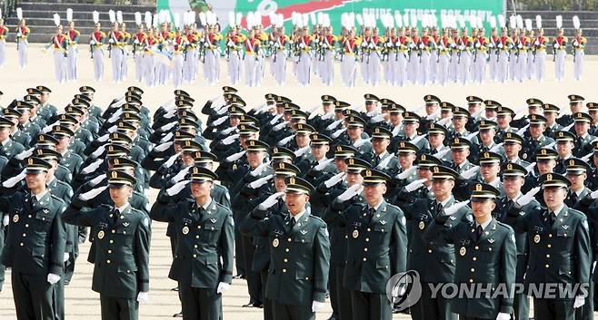 육군 3사 임관식 [연합뉴스 자료사진]