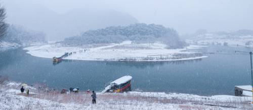 영월이 영화 ‘왕과 사는 남자’ 열풍으로 ‘국민역사관광지’로 급부상하고 있다(사진은 단종의 유배지 청령포.
