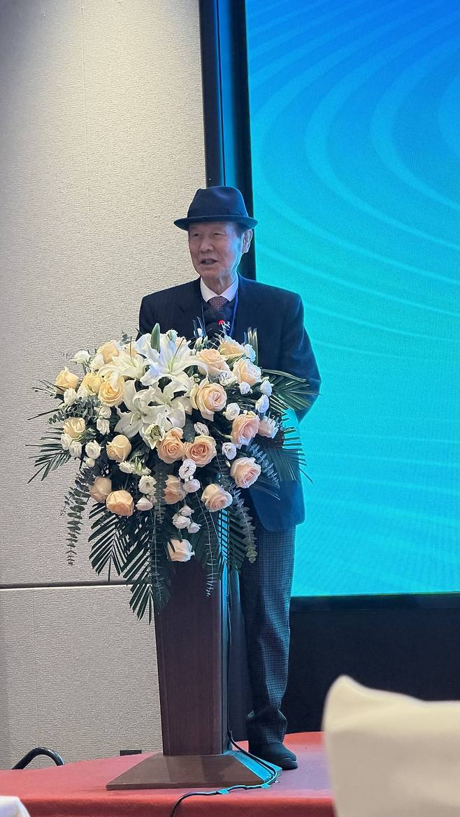 ‘경주와 츠저우 문화관광 우호교류회의’에서 인사말하고 있는 이원식 POST APEC 경주시민세계홍보단장.