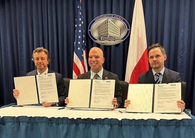 소형모듈원전(SMR) 개발사 GE 버노바 히타치(GVH)와 폴란드 에너지 기업 신토스 그린 에너지(SGE)가 폴란드에 건설하는