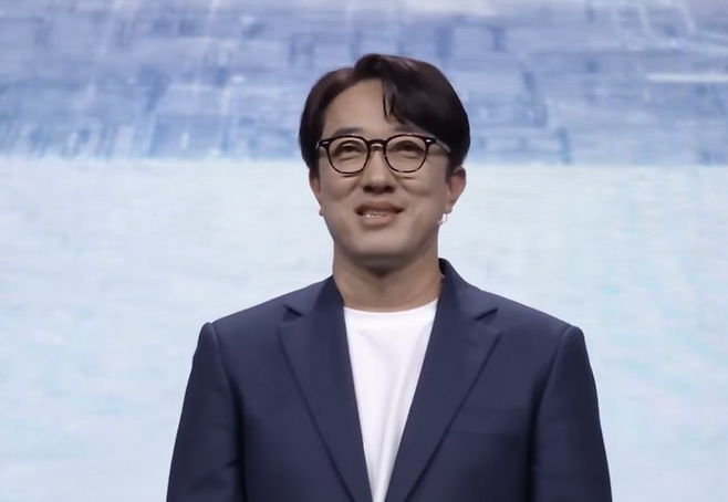 최원준 삼성전자 MX사업부 개발실장(사장)은 25일(현지시각) 미국 샌프란시스코에서 열린 '갤럭시 언팩 2026'에서 발표를 하고 있다. / 삼성전자