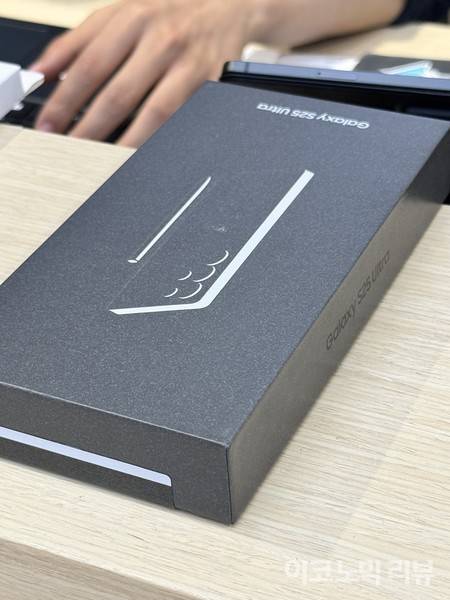 갤럭시 S25 울트라. 사진=양정민 이코노믹리뷰 기자