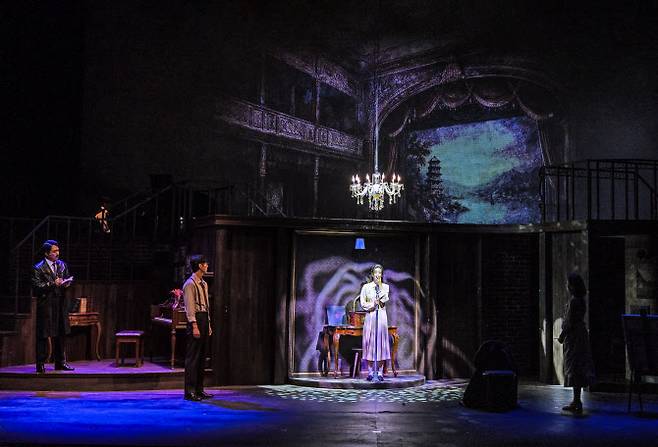 연극 ‘사의 찬미’의 공연 장면(사진=쇼앤텔플레이, 위즈덤엔터테인먼트)