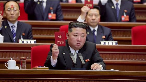 북한은 지난 19일 평양 4.25문화회관에서 김정은 국무위원장이 참석한 가운데 노동당 제9차 대회를 개막했다고 조선중앙TV가 20일 보도했다. 〈사진=조선중앙TV 캡처〉