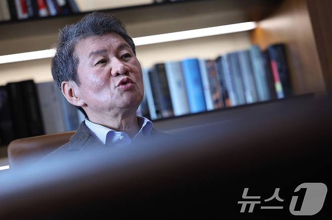 정몽규 포니정재단 이사장이 12일 서울 종로구 포니정재단에서 가진 뉴스1과 인터뷰에서 발언을 하고 있다. 2026.2.12 ⓒ 뉴스1 김도우 기자