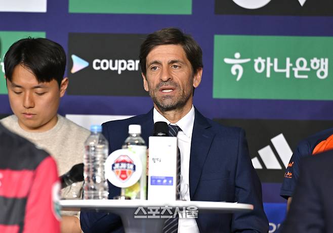 제주 SK 세르지우 코스타 감독.