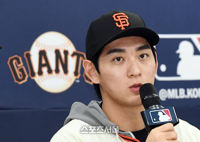 미국 메이저리그 샌프란시스코 자이언츠의 이정후가 7일 경기도 이천 LG챔피언스파크에서 진행된 미디어데이 행사에서 인사말을 하고 있다. 2026. 1. 7.  이천 | 박진업 기자 upandup@sportsseoul.com