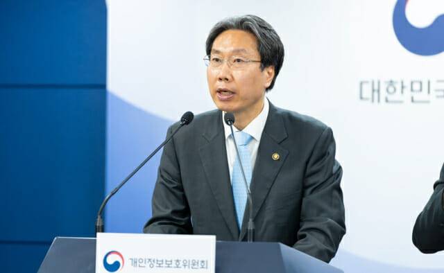 최장혁 개인정보보호위원회 부위원장이 2월 17일 오전 서울 종로구 정부서울청사에서 딥시크 진행상황 관련 브리핑을 하고 있다. 2025.2.17