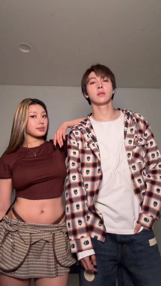 리정의 새깅 룩. 인스타그램 @leejung_lee