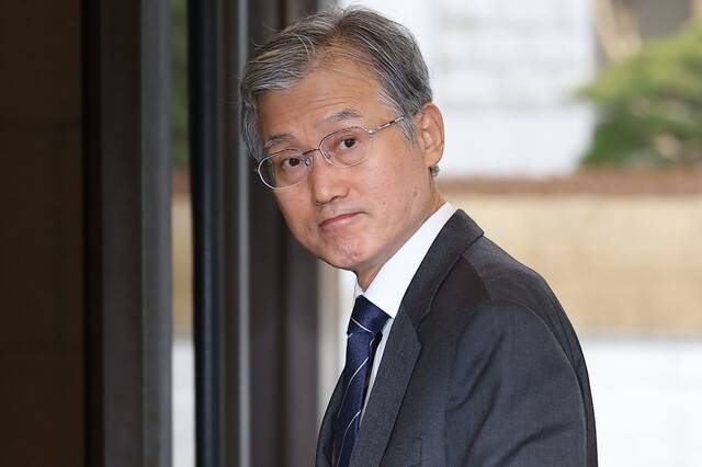 조희대 대법원장이 24일 서울 서초구 대법원으로 출근하고 있다. 연합뉴스