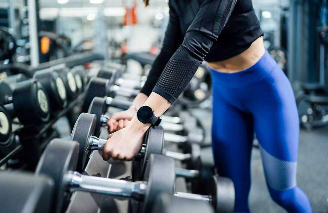 근력 운동은 신진대사를 활성화하고 근육량을 늘림으로써 전반적인 신체 기능에 여러 이점을 가져다준다/사진=클립아트코리아