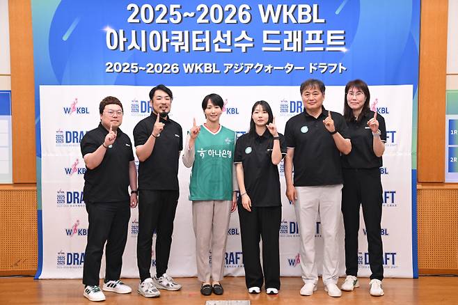 2025~26 WKBL 아시아쿼터 드래프트 전체 1순위로 하나은행의 선택을 받은 이이지마 사키. WKBL 제공