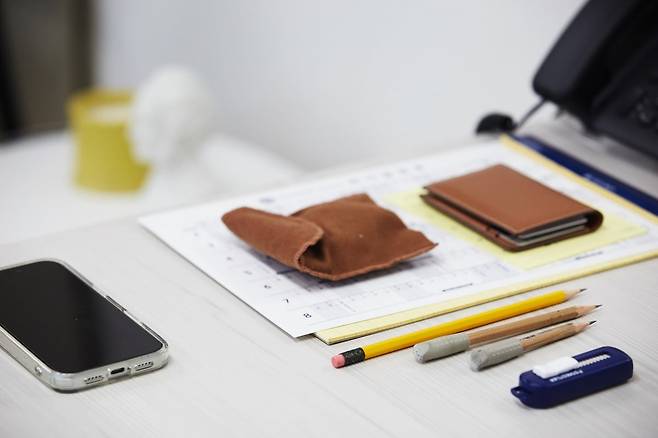 서울 신촌 연세대 음대 내 임지영 교수의 연구실에 있는 정돈된 필기도구들. @arte. Photo by 문덕관