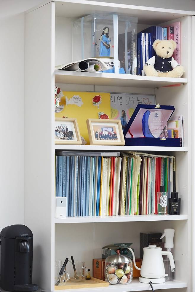 서울 신촌 연세대 음대 내 임지영 교수의 연구실에 비치된 다양한 소품들. @arte. Photo by 문덕관