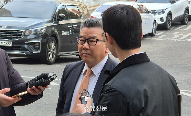 유병호 감사위원(전 감사원 사무총장)이 26일 오전 서울경찰청 마포청사에 출석해 취재진에 입장을 밝히고 있다. 김태욱 기자