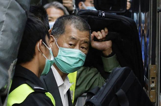 2021년 2월 호송 차량에 탑승 중인 지미 라이 /로이터=뉴스1