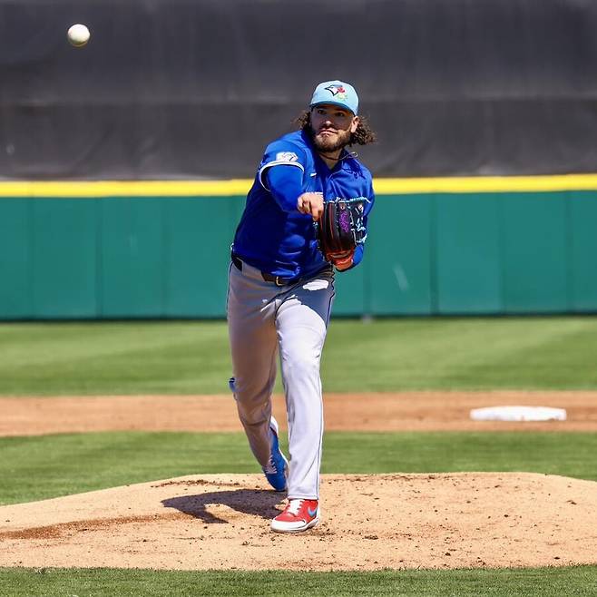 ▲ 폰세는 경기 후 현지 언론과 인터뷰에서 “좋았다. 항상 해오던 것처럼 포수 쪽의 루틴을 하려고 했고, 그냥 정말 즐겼다”고 경기를 총평하면서 "나도 확실히 다리가 조금 후들거렸다. 심장도 굉장히 빠르게 뛰었다"고 웃었다 ⓒ토론토 블루제이스 SNS