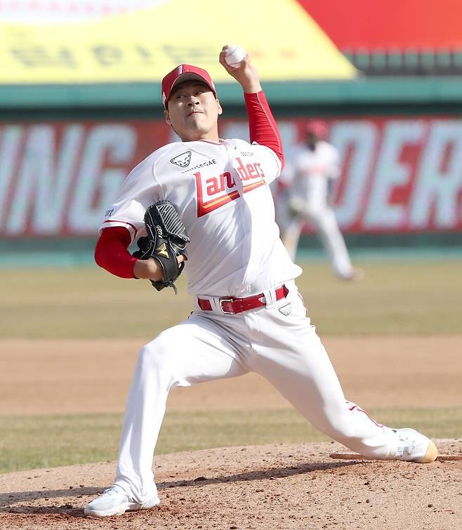 ▲ 팔꿈치 상태가 말끔해진 백승건은 이제 실전 등판을 통해 그간 떨어졌던 감각을 채우는 일이 남았다 ⓒSSG랜더스