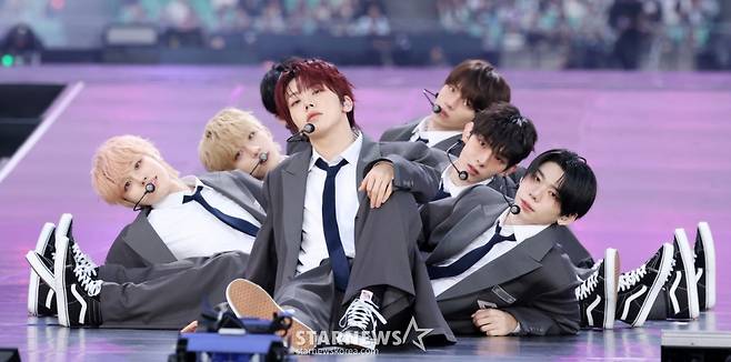 그룹 아홉이 7일 가오슝 내셔널 스타디움에서 진행된 스타뉴스 주최 '10주년 아시아 아티스트 어워즈 2025(10th Anniversary Asia Artist Awards 2025, '10주년 AAA 2025')를 기념하는 'ACON 2025'에서 멋진 무대를 선보이고 있다. /2025.12.07 /사진=김휘선 hwijpg@