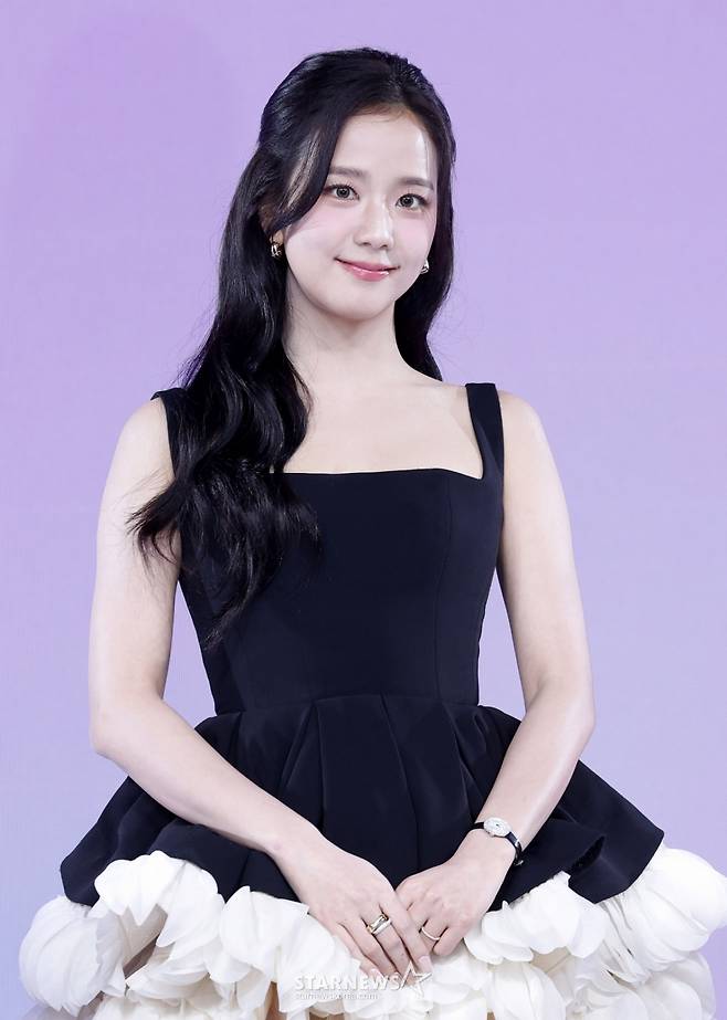 [서울=뉴시스] 김혜진 기자 = 그룹 블랙핑크 지수가 26일 서울 종로구 JW 메리어트 동대문 스퀘어 서울에서 열린 넷플릭스 '월간남친' 제작발표회에서 포즈를 취하고 있다. 2026.02.25. jini@newsis.com /사진=김혜진