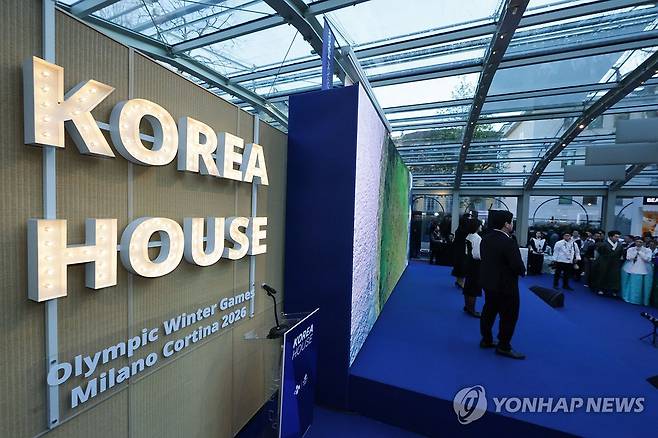 코리아하우스 개관식 (밀라노=연합뉴스) 신준희 기자 = 5일(현지시간) 이탈리아 밀라노 빌라 네키 캄필리오에서 코리아하우스 개관식이 열리고 있다. 
    코리아하우스는 2026 밀라노·코르티나담페초 동계올림픽 기간 스포츠 외교와 K-컬처 홍보의 장으로 활용된다. 2026.2.6 [공동취재] hama@yna.co.kr